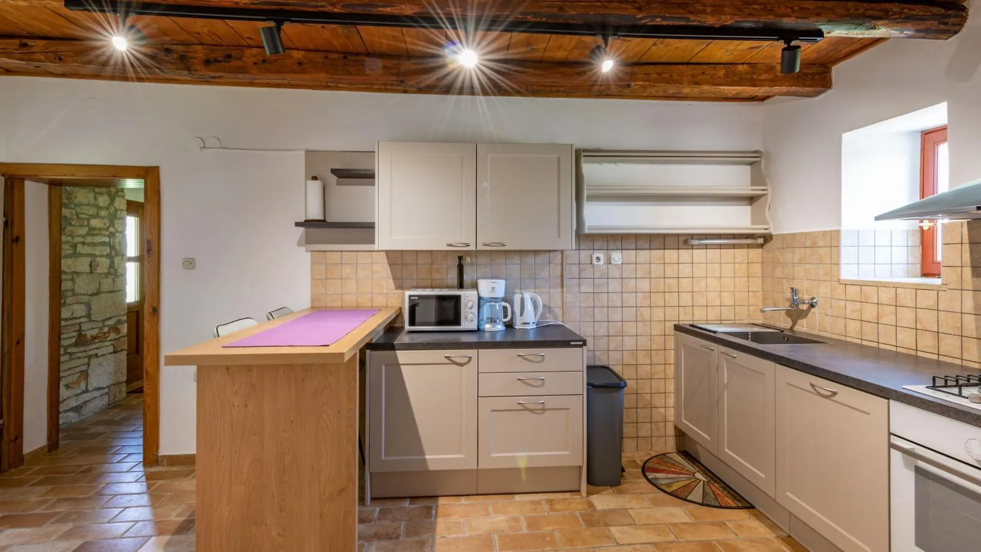 Villa Zupanov Dvor, A Beautiful Stone Villa With An Expansive Garden Foli Casa vacanze