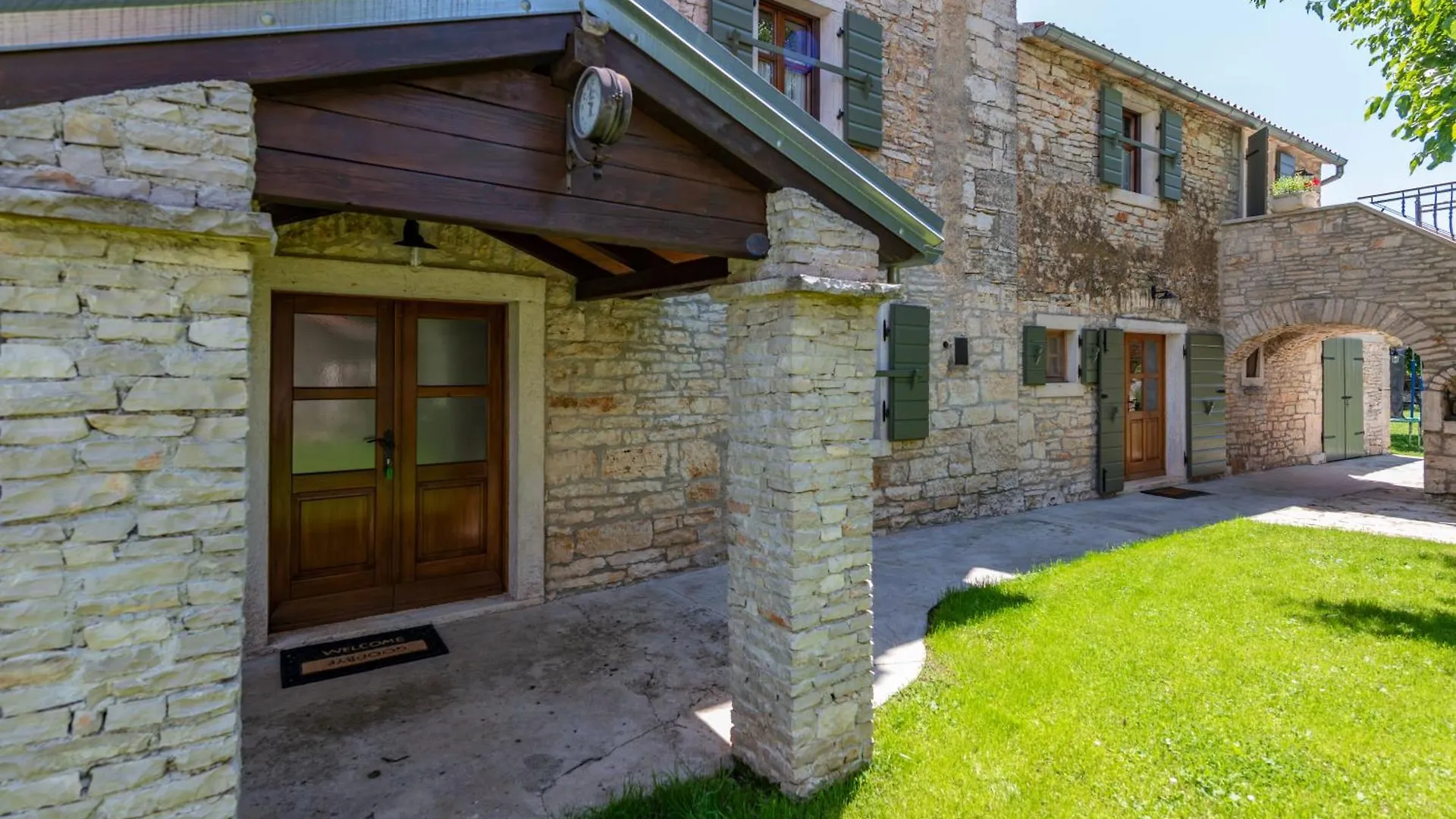 Holiday home Villa Zupanov Dvor, A Beautiful Stone Villa With An Expansive Garden Foli