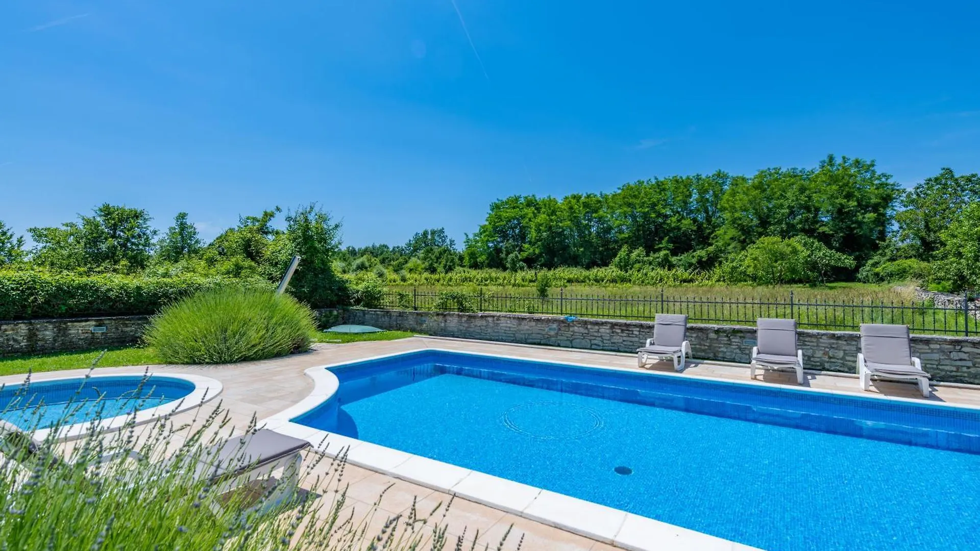 Villa Zupanov Dvor, A Beautiful Stone Villa With An Expansive Garden Foli 0*,