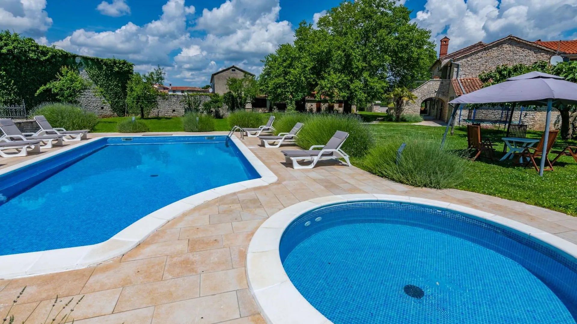 Villa Zupanov Dvor, A Beautiful Stone Villa With An Expansive Garden Foli 0*,  Croazia