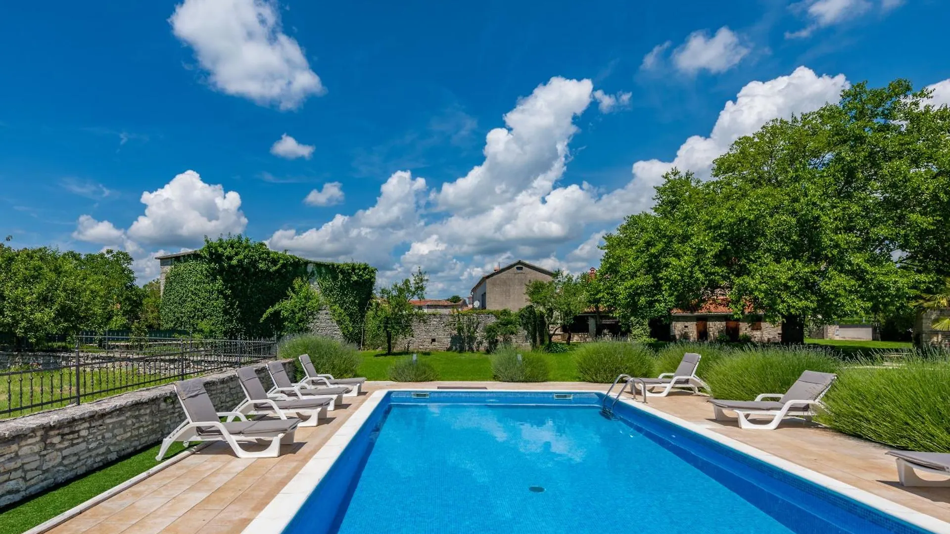 Holiday home Villa Zupanov Dvor, A Beautiful Stone Villa With An Expansive Garden Foli Croatia