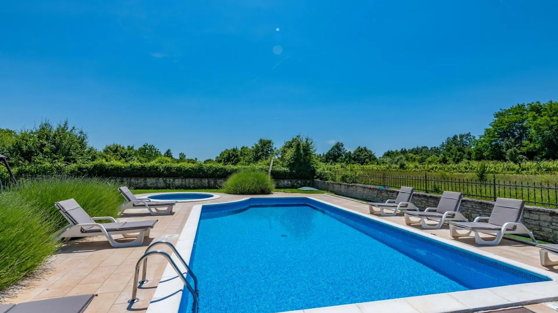 Villa Zupanov Dvor, A Beautiful Stone Villa With An Expansive Garden Foli Casa vacanze